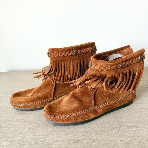 Minnetonka Shoes - Minnetonka Fringe Ankle Moccasin in Brown Suede - Size 6.5